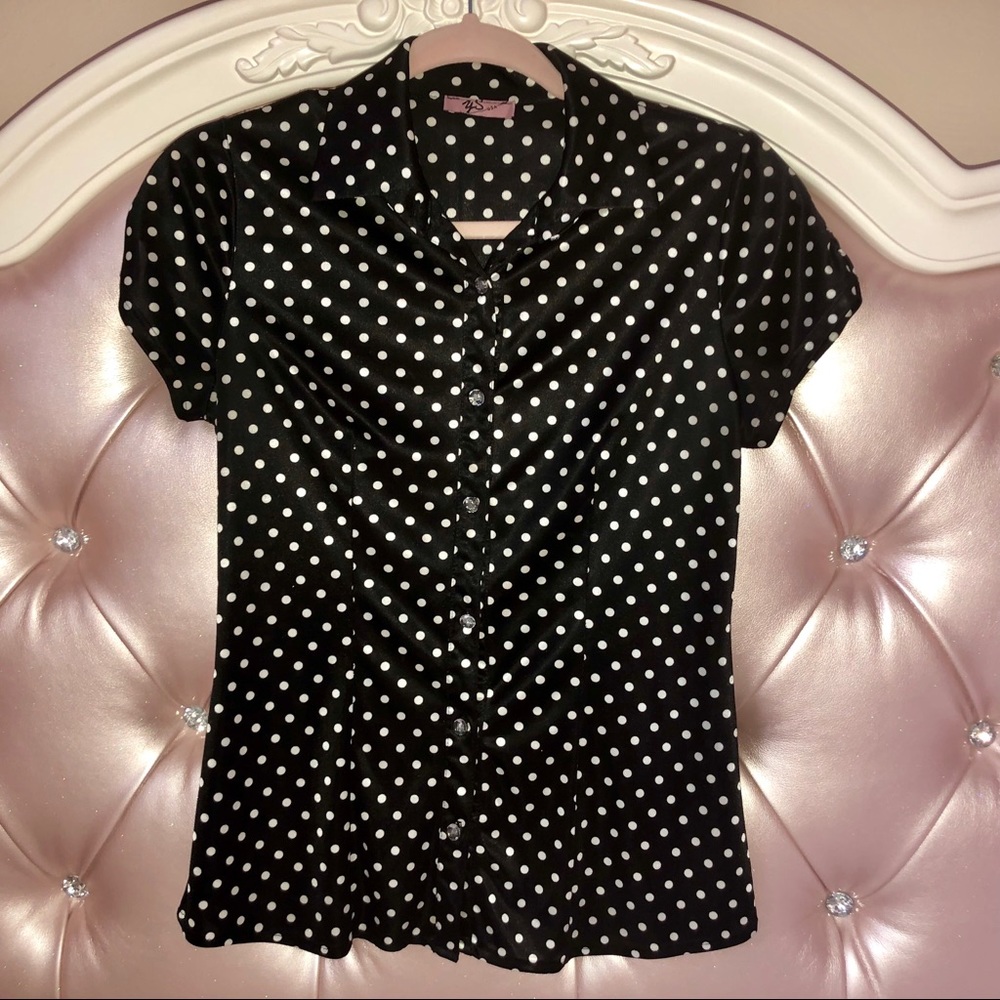 Stretchy satin polka dot top ⚫️⚪️💗